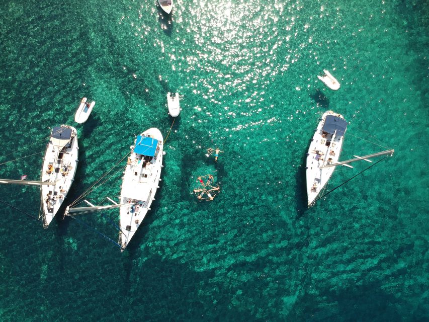 Adamantas: Milos Sightseeing Sailboat Cruise - Cape Vani and the first swim at Kalogries