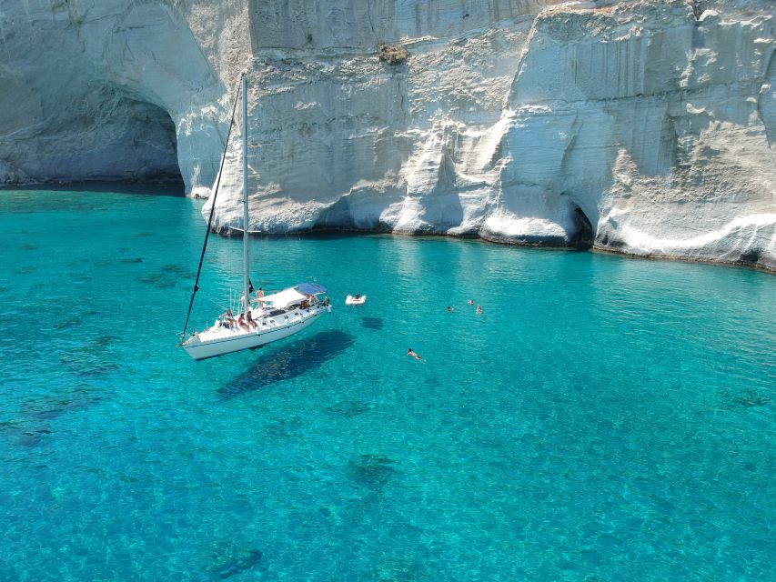 Adamantas: Milos Sightseeing Sailboat Cruise - Food, drinks, and the social rhythm onboard