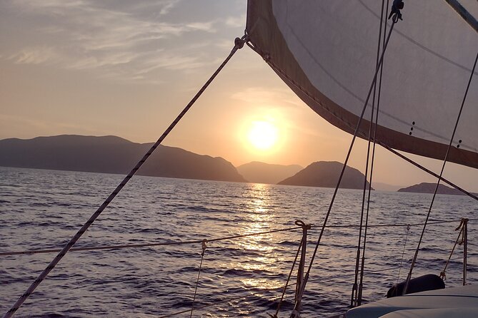 All Inclusive Daily Sailing with BBQ on Board - BBQ lunch, breakfast, and drinks aboard