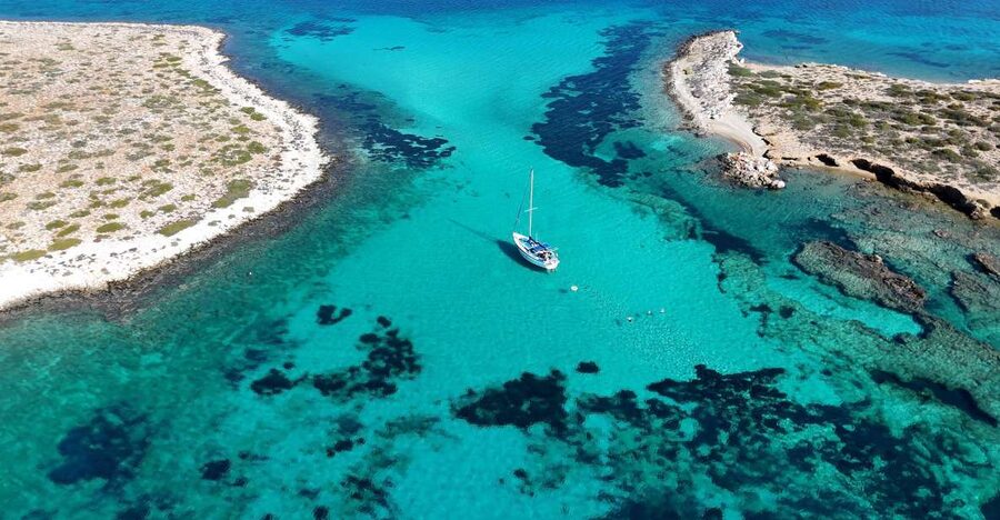 Antiparos: Private Sailing Cruise with Swim Stops and Lunch - A full day between Paros and Antiparos