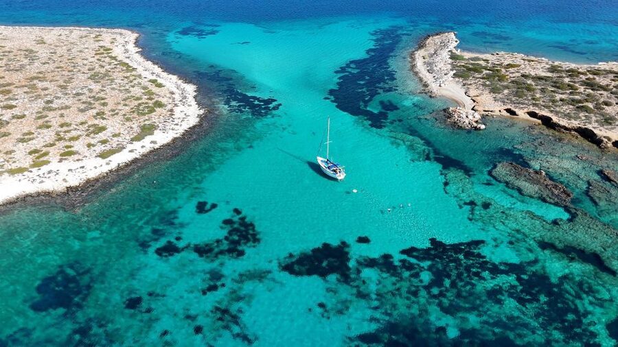 Antiparos: Private Sailing Cruise with Swim Stops and Lunch - Panteronisi and the first swim