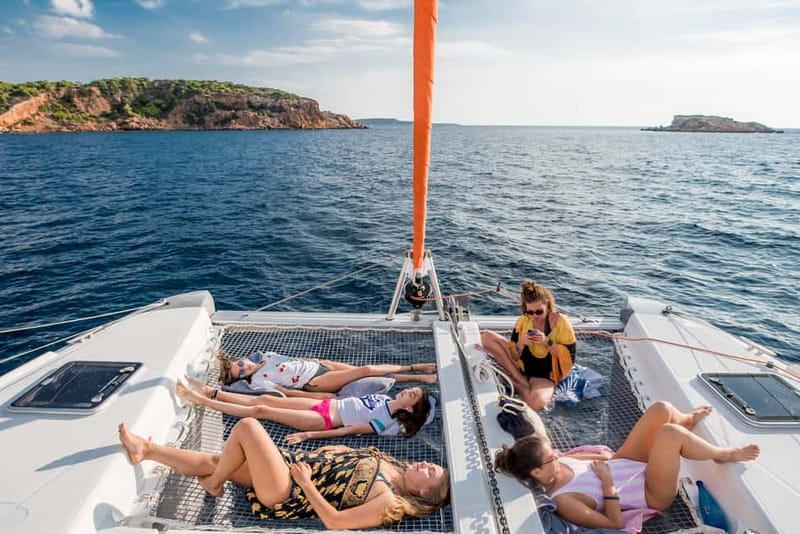 Athens: Half-Day Sunset Catamaran Cruise with Meal & Drinks - Watching the sunset from the water
