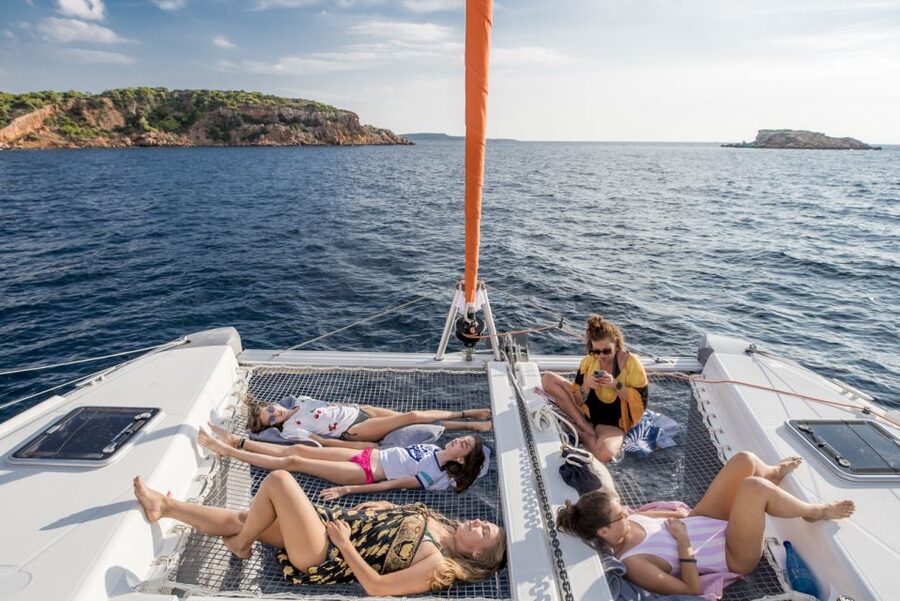 Athens: Half-Day Sunset Catamaran Cruise with Meal & Drinks - Practical details that affect your day