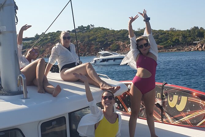 Athens Riviera Catamaran tour with fresh Meal Drinks and Swimming - What the catamaran is like on board