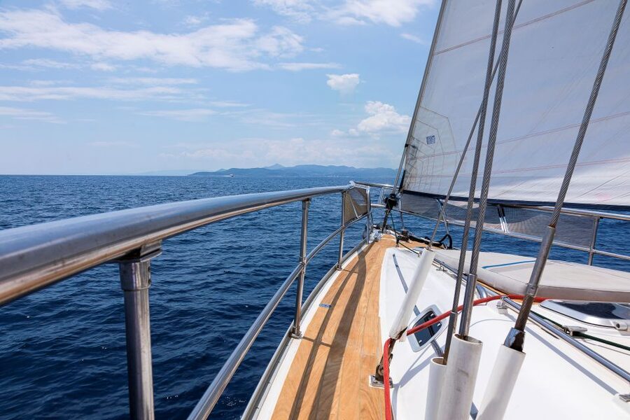 Athens Riviera: Private daily sailing cruise with lunch - Crew service and the pace of the day