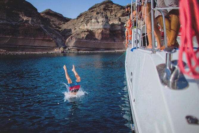 Beautiful Day Catamaran Caldera Cruise incl. Meal & Drinks - Food, drinks, and the small-group atmosphere