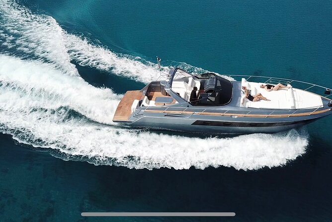 Boat - yacht tours at Mykonos - Choosing between Delos and Rinia