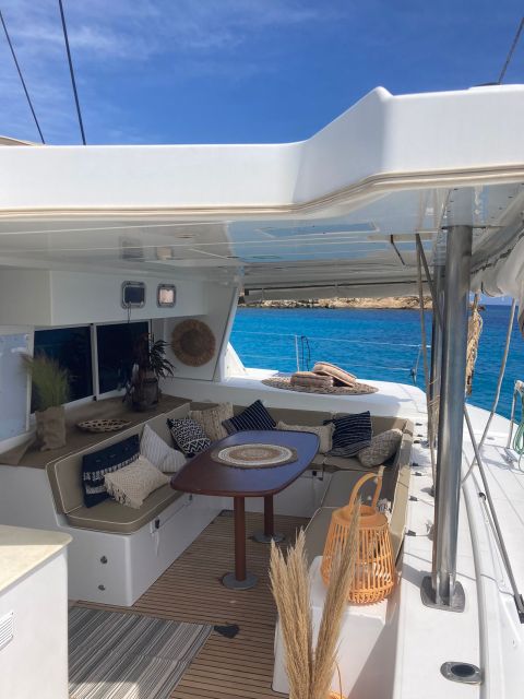 Catamaran’s Private Tour / Mykonos - Leaving Paraga Beach and setting out