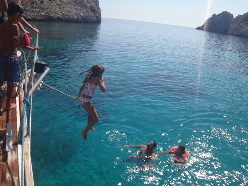 Chios: Sailing Boat Cruise to Oinouses with Meal & Drinks - Leaving Chios Harbor at 11:00 AM