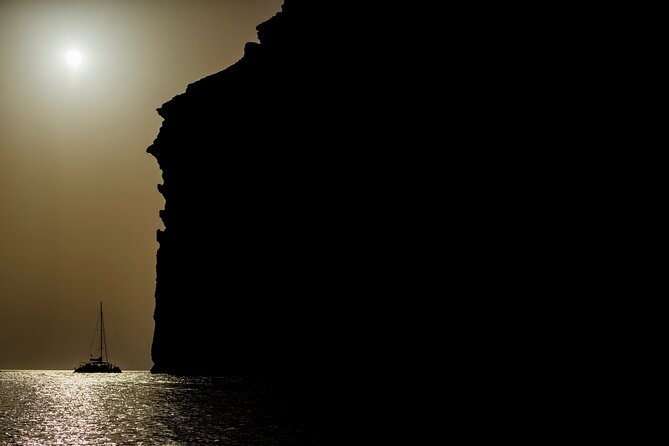 Comfort Max Catamaran Caldera Cruise with BBQ and Drinks - The open bar, music, and atmosphere