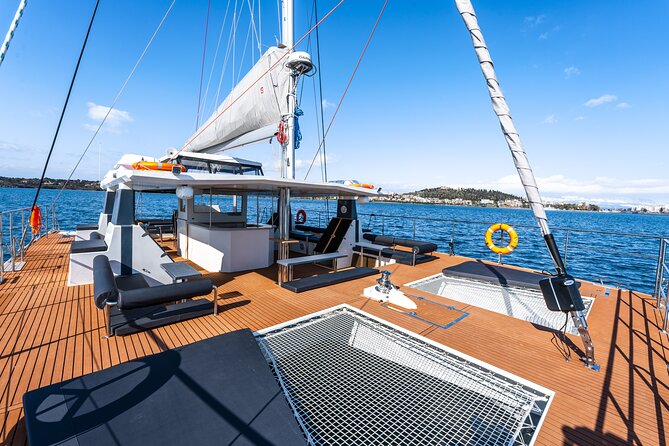 Comfort Max Catamaran Caldera Cruise with BBQ and Drinks - How crowded is the Comfort Max catamaran?