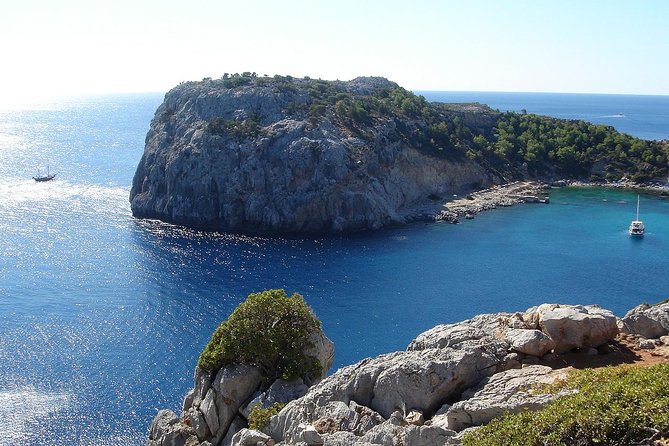 Day Cruise by a Sailing Yacht to the most beautiful bays or Rhodes (Small Group) - Anthony Quinn Bay: the first splash