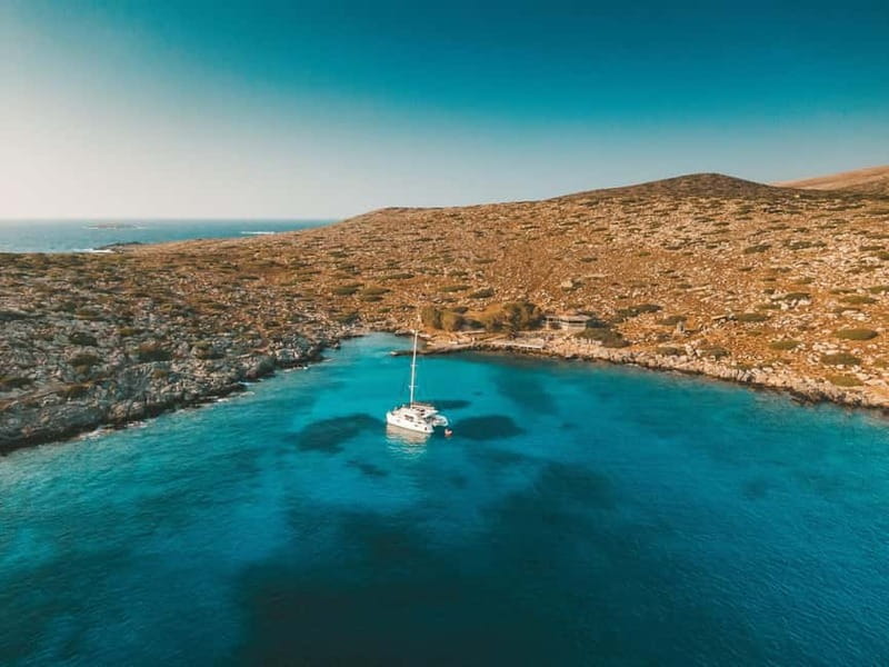 Dia Island Catamaran – Premium Lunch, Open Bar, Small Group - What the boat provides, and what you must bring