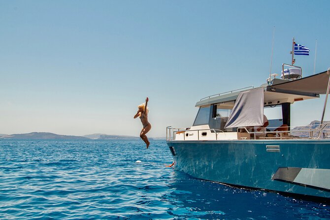 Diamond 36 Private Motor Yacht Caldera Cruise - White Beach and Red Beach depend on the five-hour route
