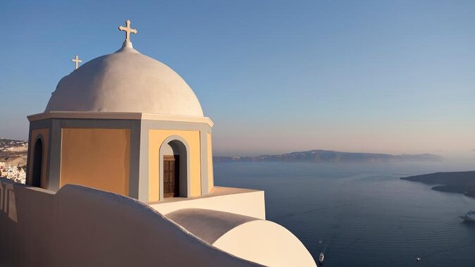 Explore Santorini and its volcanic wonders with Alex Private Boat - Key points at a glance