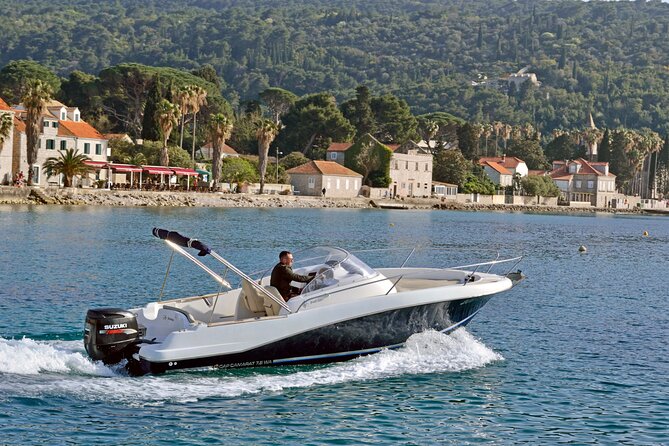 Explore Santorini and its volcanic wonders with Alex Private Boat - Why the private format is worth the price
