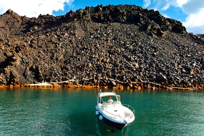 Explore Santorini and its volcanic wonders with Alex Private Boat - Who should book this Santorini cruise?