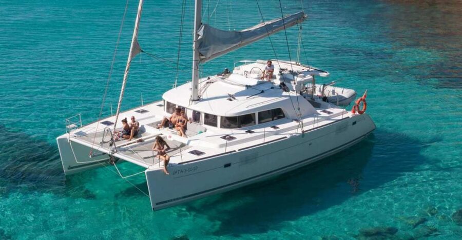 From Adamas: Milos and Poliegos Catamaran Cruise with Lunch - Food, drinks, and the all-day rhythm