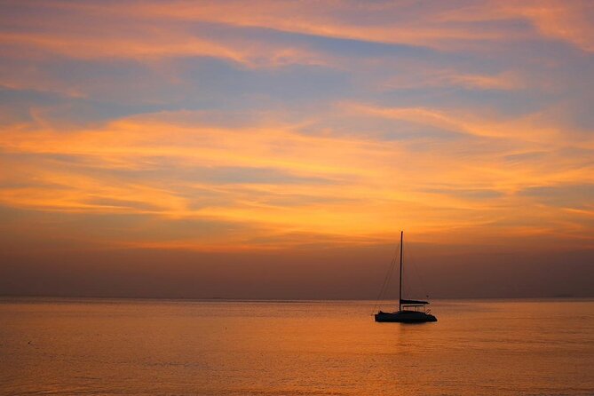 From Mykonos: Small Group Delos and Rhenia Catamaran Tour - Four quiet hours around Rhenia