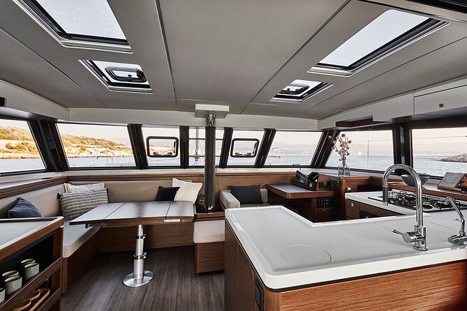 Full-Day Private Tour in Santorini by Luxury Catamaran - Palea Kameni and the sulfur hot springs