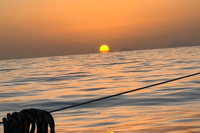 Half day Private Sailing cruise in Santorini island up to 6 pax - Key points at a glance