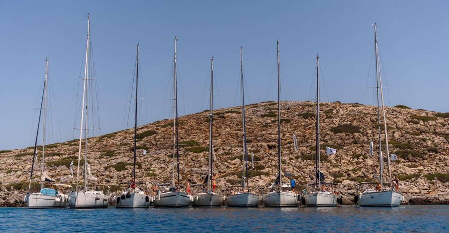 Heraklion: Catamaran Sailing to Dia island - Lunch with the sea as your dining room
