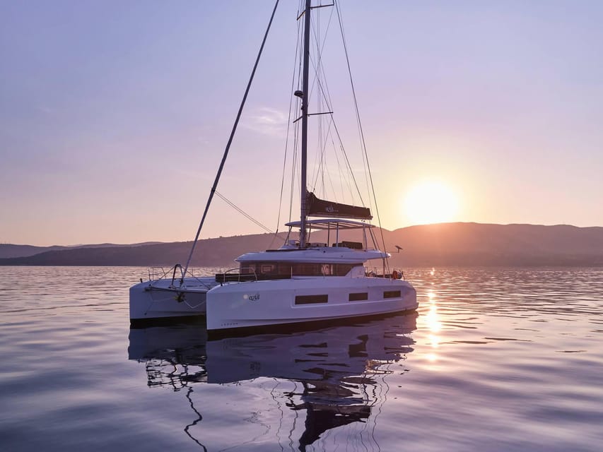Heraklion: Dia Island Luxury Catamaran Cruise with Meal - One hour across the Cretan Sea