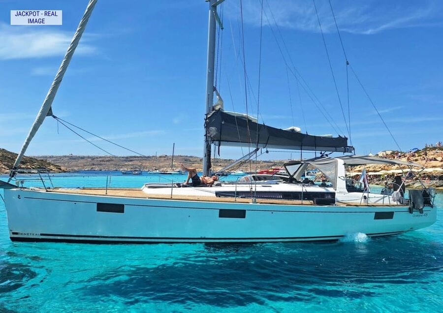 Heraklion: Dia Island Luxury Sailing Trip with Meal & Drinks - Sailing north from Heraklion’s Venetian port