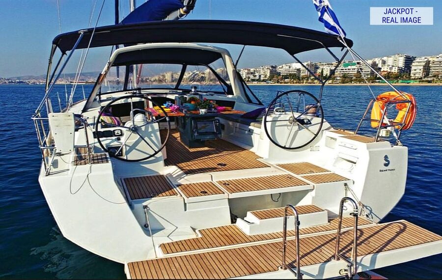 Heraklion: Dia Island Luxury Sailing Trip with Meal & Drinks - Pickup from Heraklion and nearby resorts