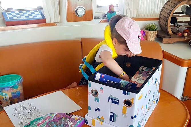 Heraklion: Private Catamaran Cruise to Dia with Meal & Drinks - A serious lunch served at sea
