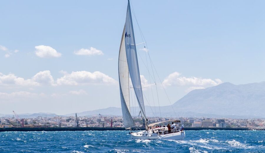 Heraklion: Private Half-Day Sailing Trip to Dia Island - Boat Comfort and Crew Service