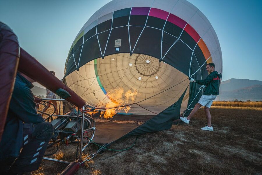 Heraklion: Sunrise Balloon Flight & Sunset Catamaran Cruise - The gap between sky and sea