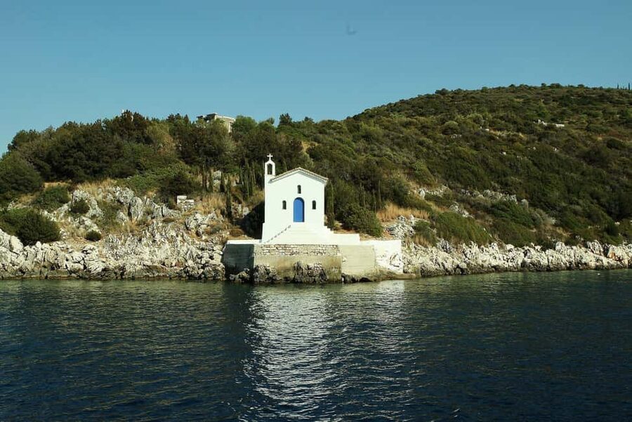 Kefalonia: Private Sailing Cruise with Local Lunch & Snacks - Cruising along north-west Kefalonia