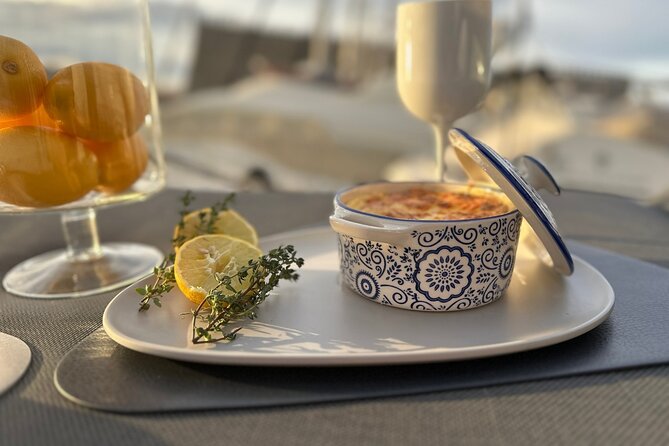 Luxury Catamaran Cruise, Dia Island –Open Bar & Lunch -Top Rated! - Why the $145 price may be fair
