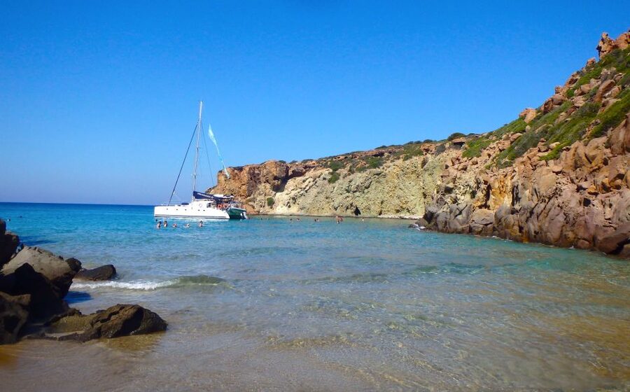 Milos: Half-Day Morning Catamaran Cruise to Kleftiko - Kalogries Bay gives you the first swim
