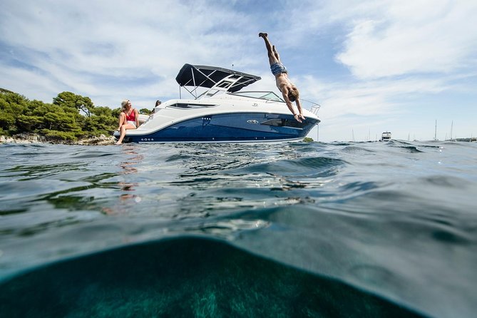 Motor Yacht (2020)Luxury Private Cruise Around Santorini - Pickup and the trip to the port