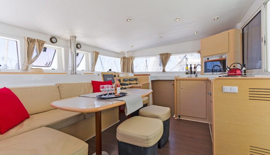 Mykonos: Full-Day Catamaran Cruise with Fresh Lunch - Seeing Mykonos from Agios Ioannis to Super Paradise