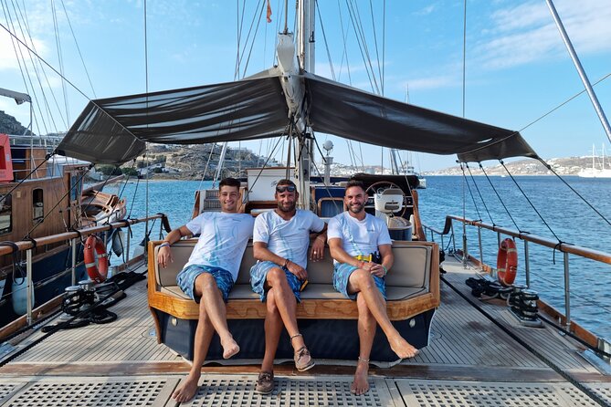 Mykonos Sail Cruise to Rhenia, Guided Tour of Delos, Lunch&Drinks - Lunch onboard with wine and a view