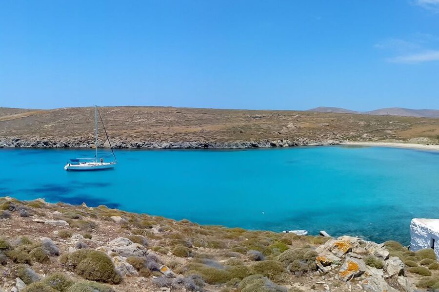 Mykonos: Yacht Cruise to Rhenia and Guided Tour of Delos - Lunch, drinks, and life onboard