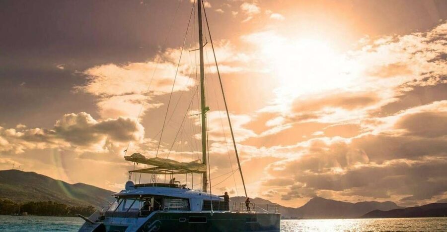 Naxos: Catamaran Cruise with Lunch & Drinks - The catamaran itself and where to sit