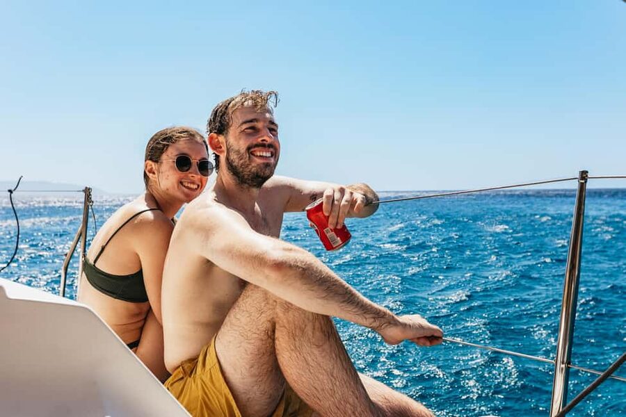 Naxos: Sailing Cruise with Lunch & Drinks - Group size, comfort, and the real onboard atmosphere