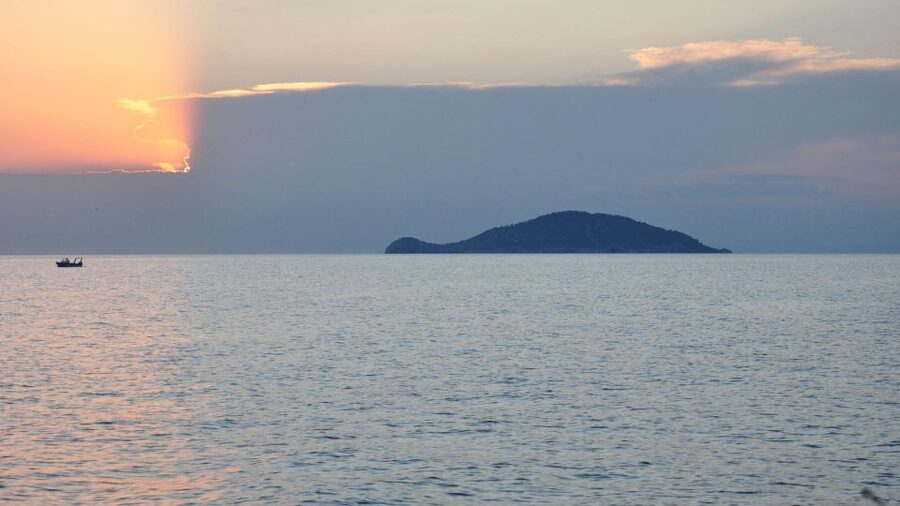 Neos Marmaras: Sunset West Sithonia Islets Sailboat Tour - Sunset from the anchored yacht