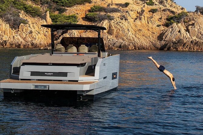 Private 5-Hour Cruise on Brand-New Luxury Yacht in Mykonos (Para Voce) - Boarding Para Voce at Agia Anna