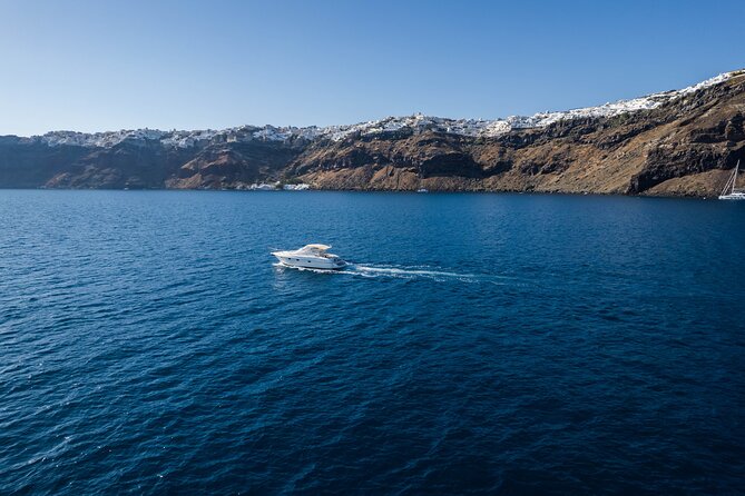 Private all included yacht Tour in Santorini - What the yacht service adds