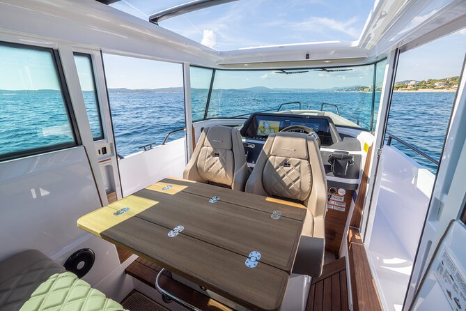 Private Axopar 37 MotorYacht Cruise in Santorini w/ Snack & Drink - Leaving from Vlichada in southern Santorini