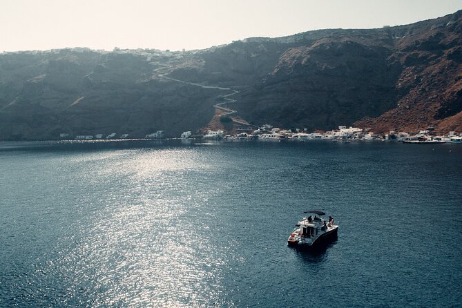 Private Caldera Cruise with Power Catamaran ENJOY incl. Meal & Drinks - Why the private format matters