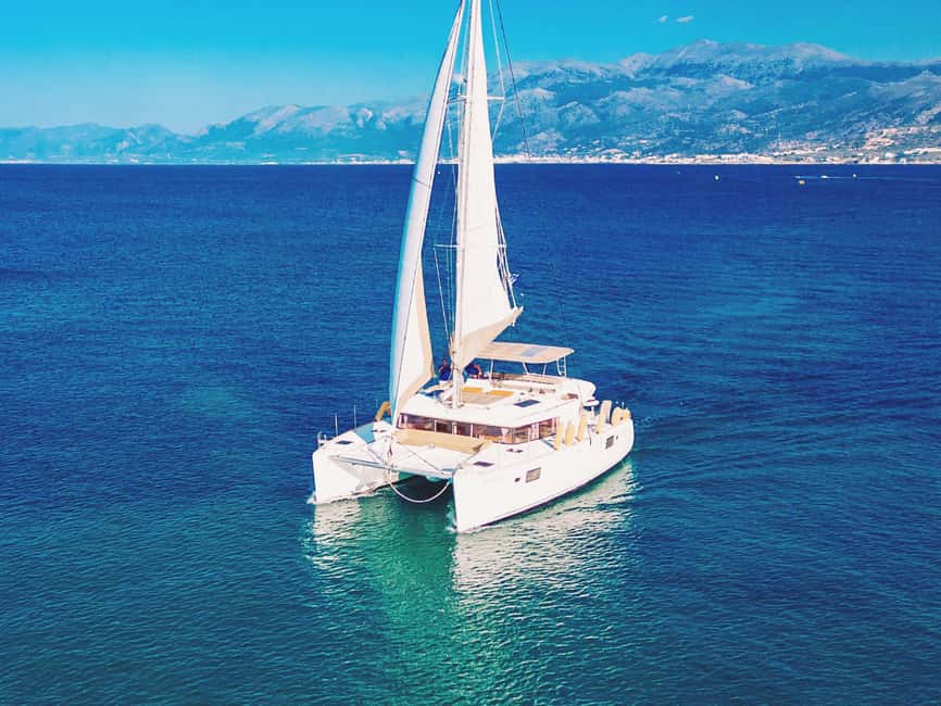 Rethymno Premium Catamaran Cruise: Healthy Lunch & Open Bar - Georgioupoli Bay or Skaleta, depending on the weather