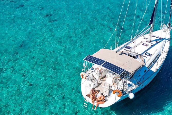 Sailing Cruise to Dia Island with Meal and Water Activities - The crew can make or break the day