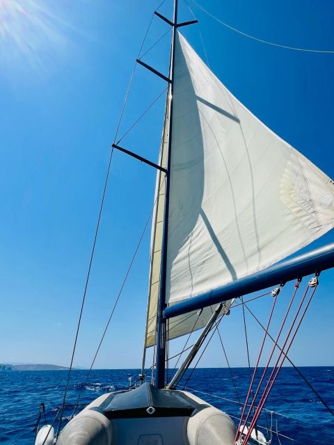 Sailing & gastronomy experience across the Athenian Riviera - The first hour: sailing south from Athens