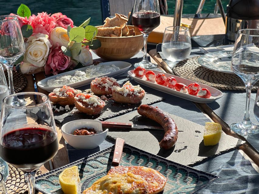 Sailing & gastronomy experience across the Athenian Riviera - Ten traditional dishes prepared by Yannis
